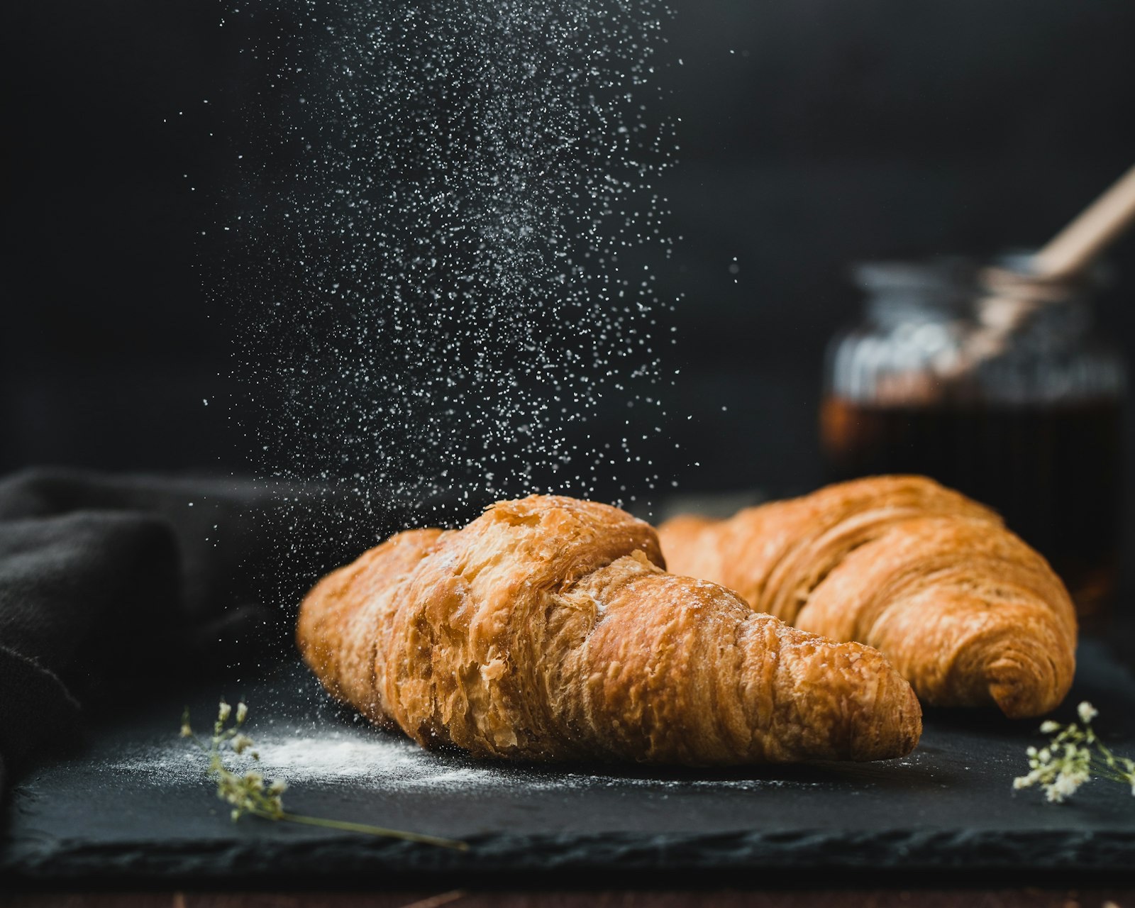 Golden croissant, the pastry behind the croffle